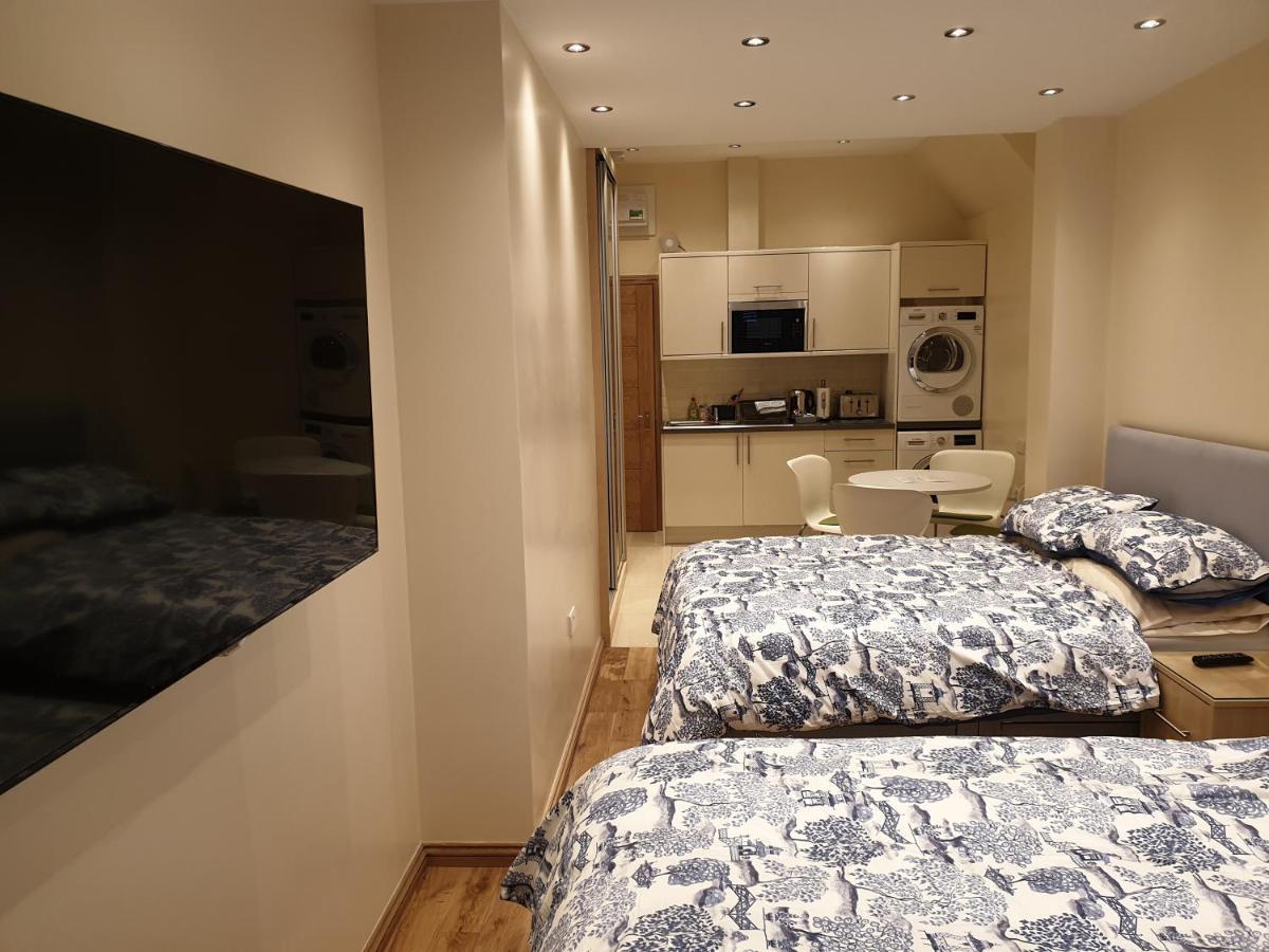 London Luxury Apartments 4 Min Walk From Ilford Station, With Free Parking Free Wifi Екстер'єр фото