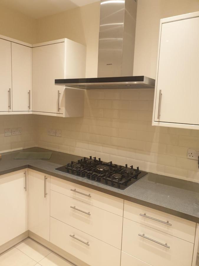 London Luxury Apartments 4 Min Walk From Ilford Station, With Free Parking Free Wifi Екстер'єр фото
