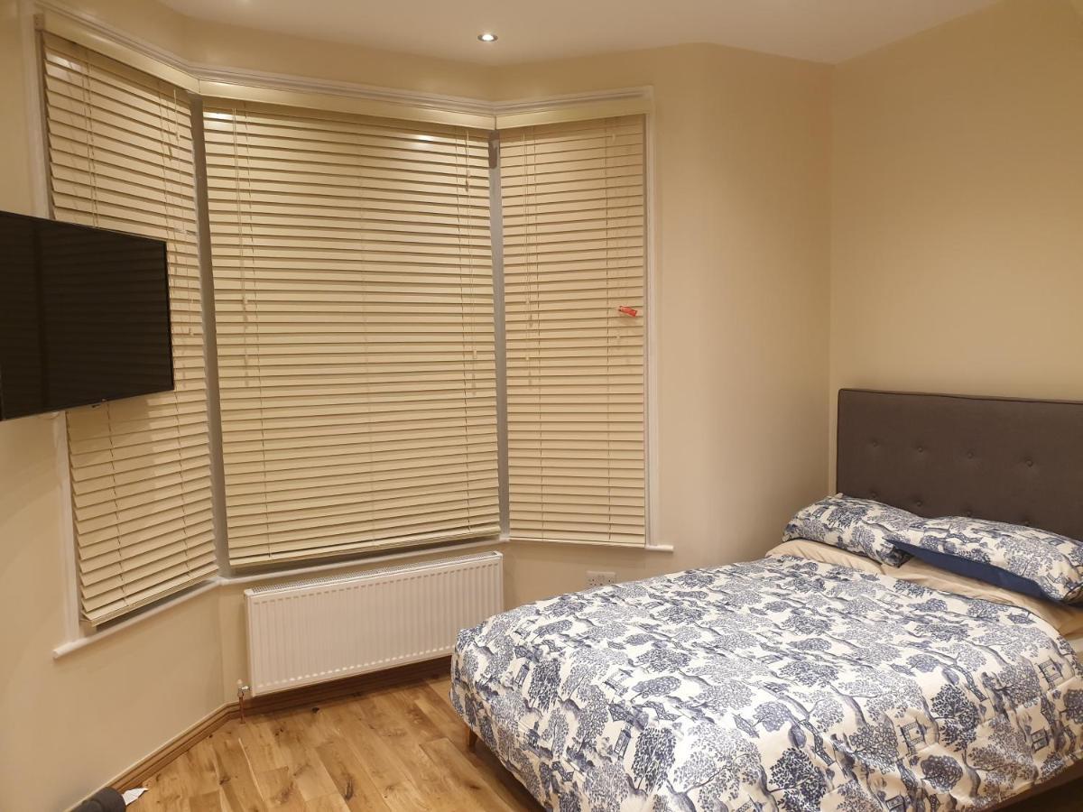 London Luxury Apartments 4 Min Walk From Ilford Station, With Free Parking Free Wifi Екстер'єр фото