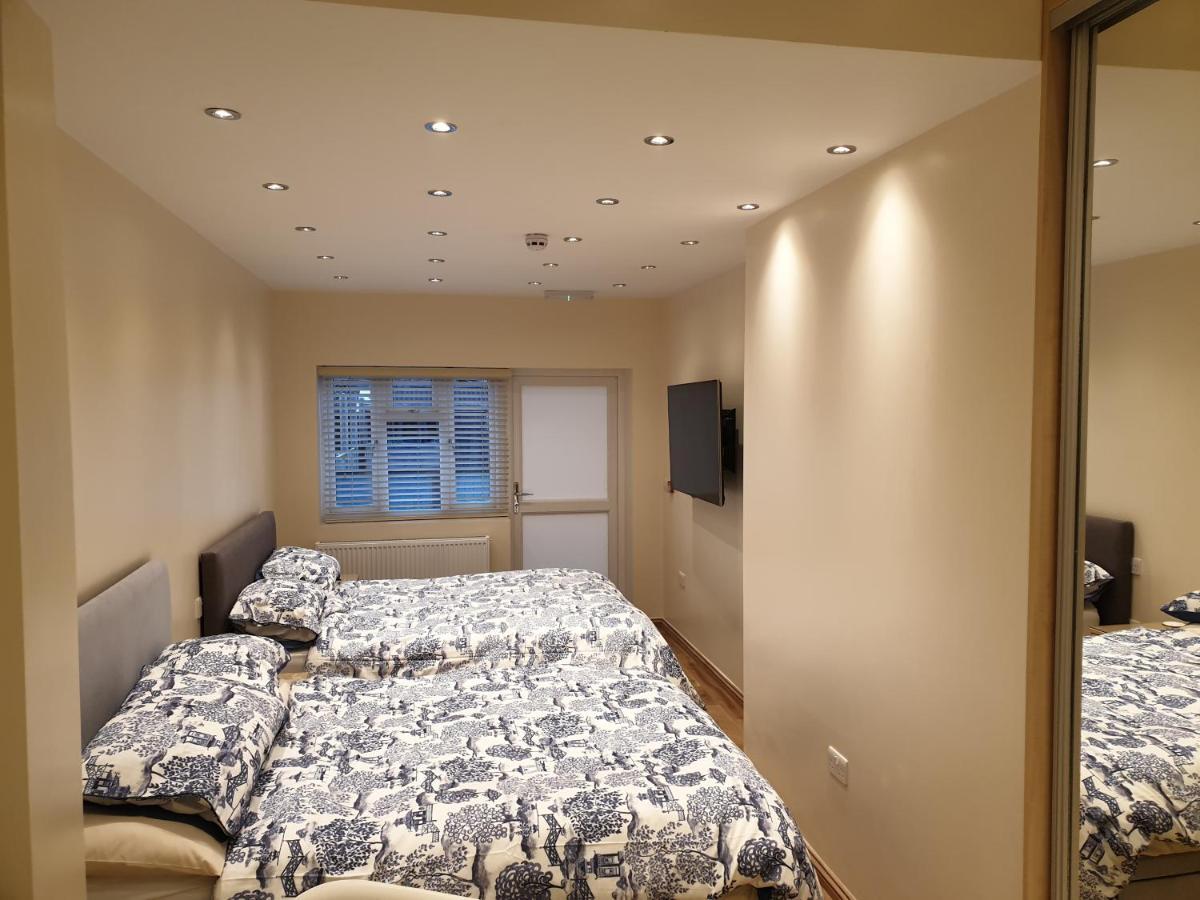 London Luxury Apartments 4 Min Walk From Ilford Station, With Free Parking Free Wifi Екстер'єр фото