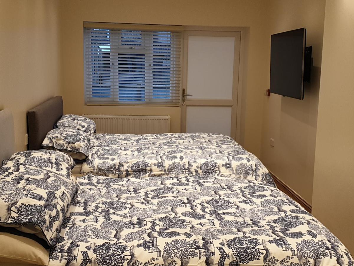 London Luxury Apartments 4 Min Walk From Ilford Station, With Free Parking Free Wifi Екстер'єр фото