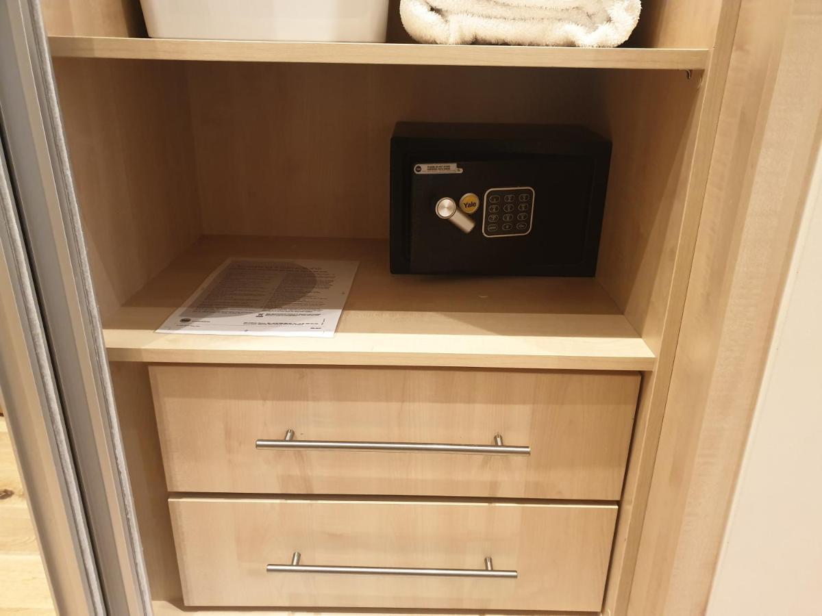 London Luxury Apartments 4 Min Walk From Ilford Station, With Free Parking Free Wifi Екстер'єр фото