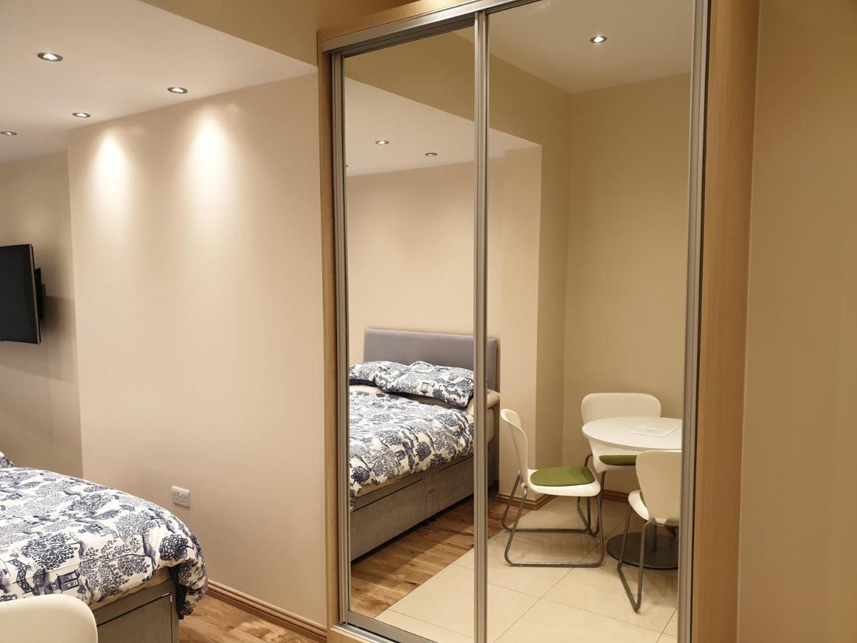 London Luxury Apartments 4 Min Walk From Ilford Station, With Free Parking Free Wifi Екстер'єр фото