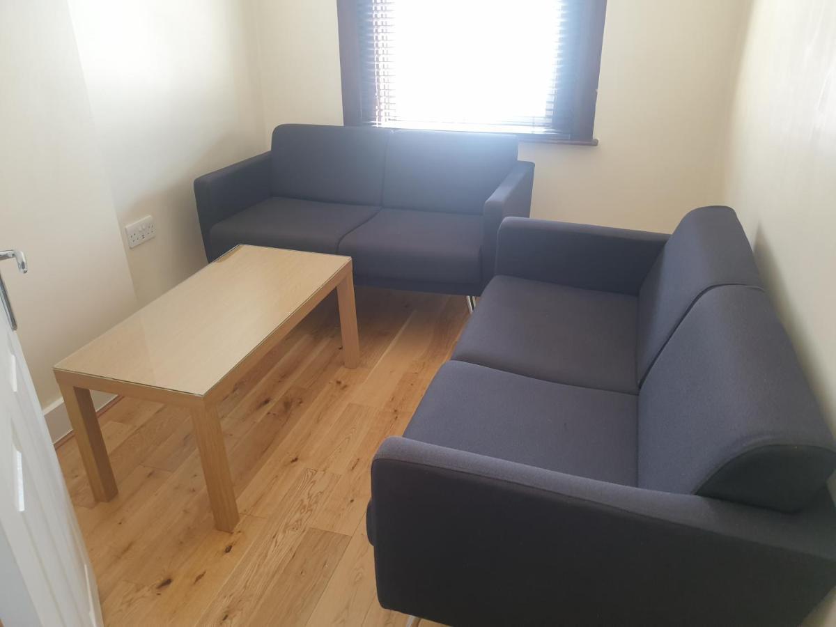 London Luxury Apartments 4 Min Walk From Ilford Station, With Free Parking Free Wifi Екстер'єр фото